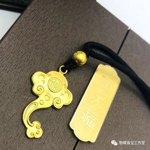 本命年戴什么款式的黄金首饰,60岁女性本命年戴什么首饰