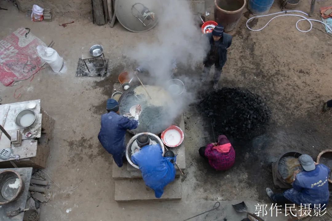 山东漏粉条的过程视频,漏瓢式粉条制作技术视频