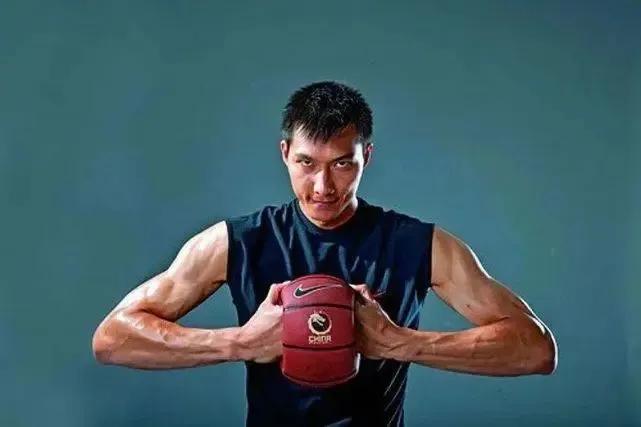 易建联在cba到2022年总得分是多少,易建联nba归来2011cba首秀对阵江苏