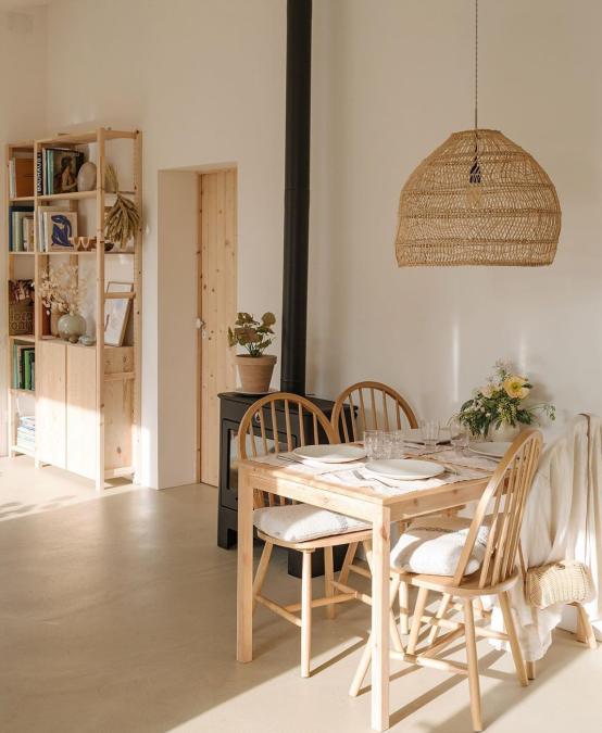 原木风格装修搭配藤编,原木元素打造自由舒适的家居空间