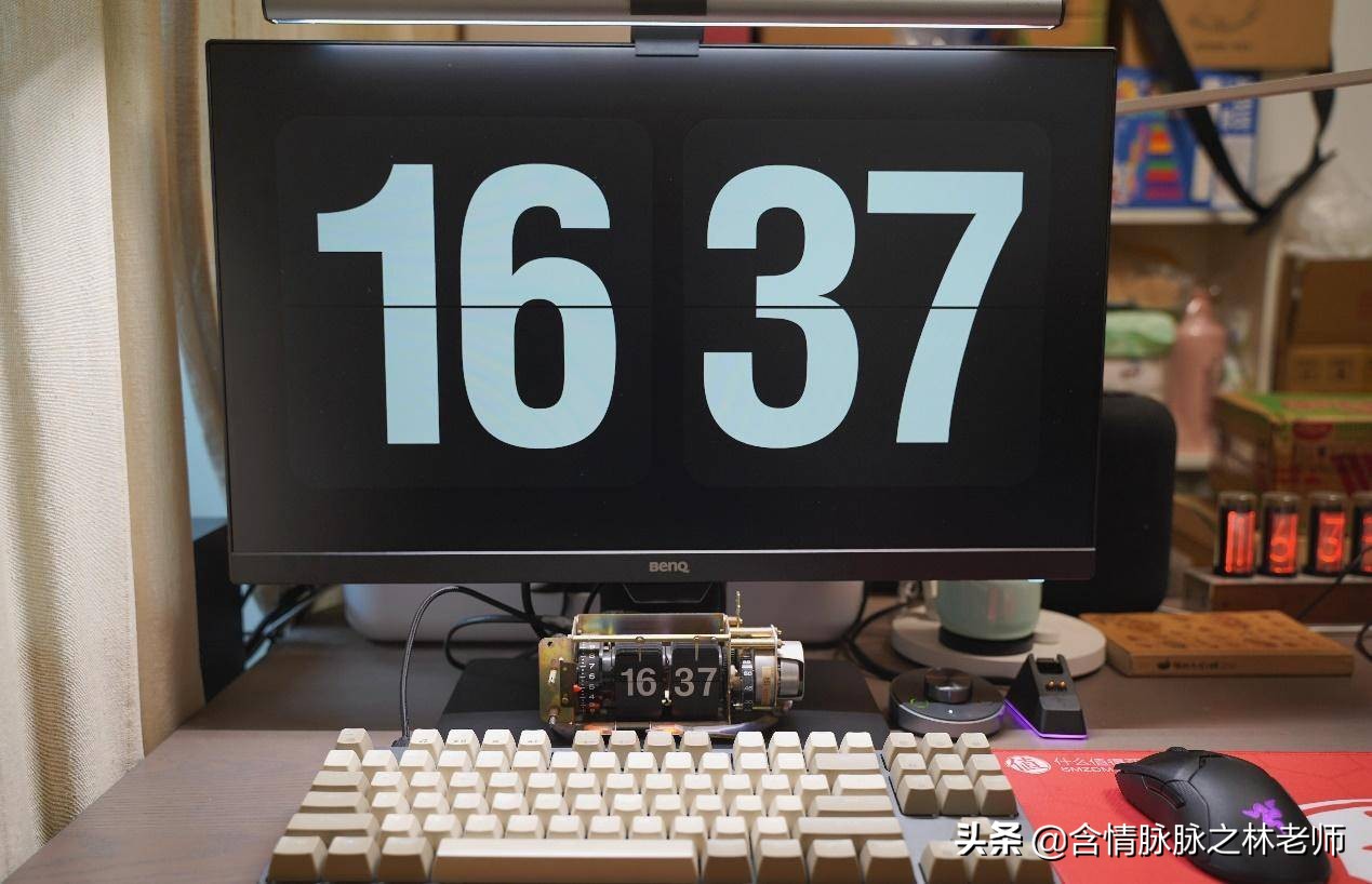 办公桌面打造,笔记本桌搭外接显示器精致布局