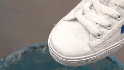 皮面小白鞋洗后泛黄怎么洗才会白,如何清洗网面小白鞋上泛黄的地方