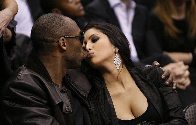 瓦妮莎悼念科比追悼会现场完整版,科比老婆瓦妮莎追悼会全部演讲