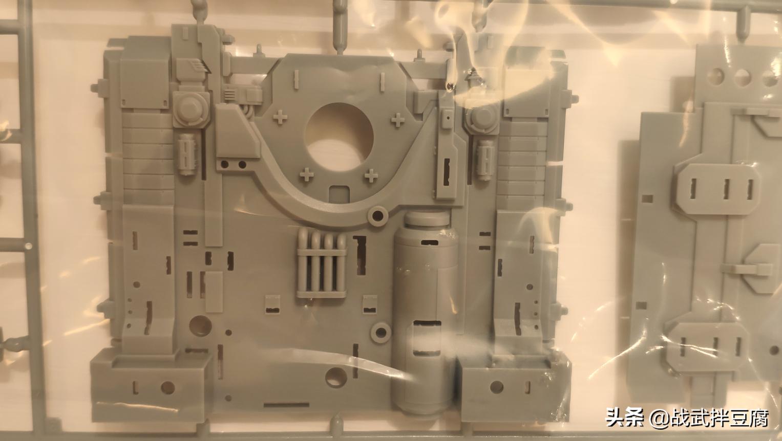 流浪地球运输车模型开箱视频,载具模型流浪地球