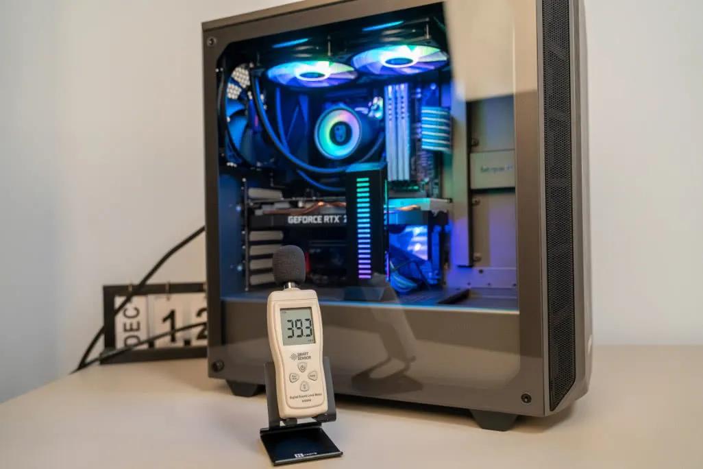 冬天电脑开机时主机嗡嗡响,电脑开机嗡嗡响就是进不去系统