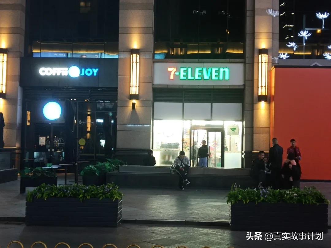 你见过北京的凌晨吗？一线城市的情绪，藏在24小时营业的便利店里