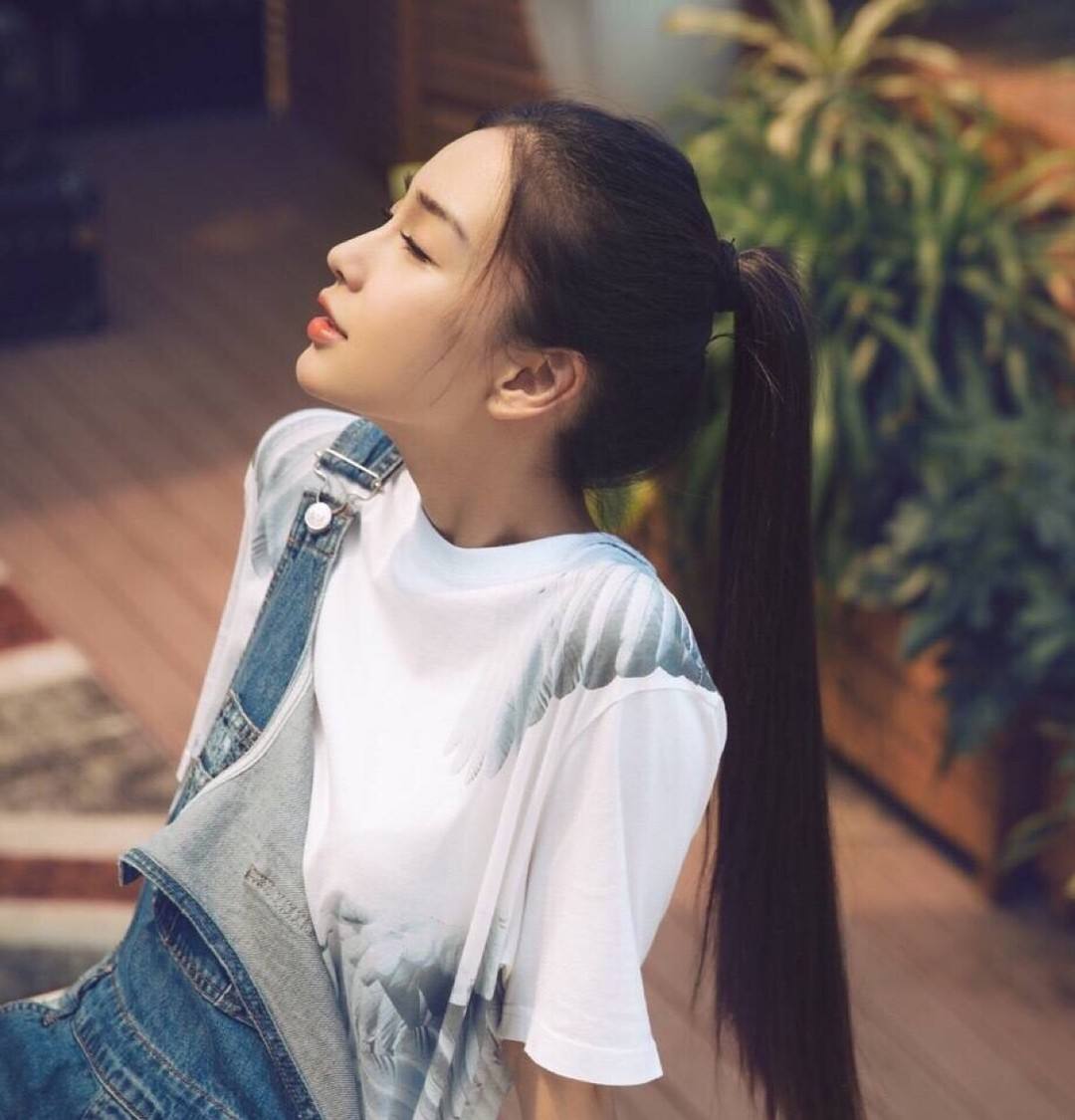 女生该怎么扎高马尾才最好看,有些女生扎马尾和不扎马尾