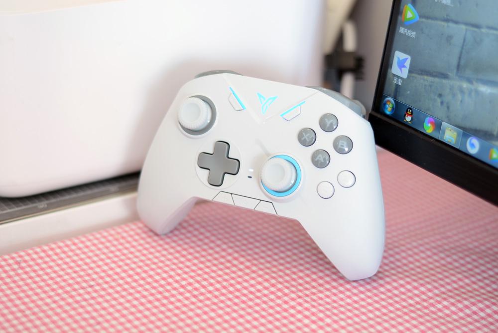 飞智黑武士2和xboxone手柄,飞智黑武士2和雷神g50手柄对比