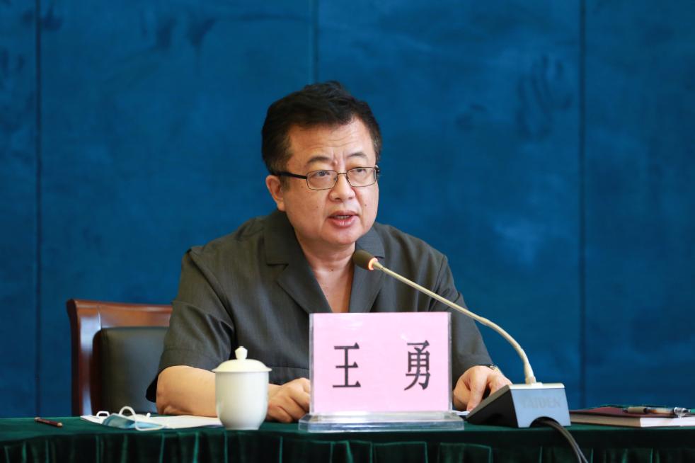 一往无前的奋斗姿态永不懈怠,以一往无前的奋斗姿态走好长征路