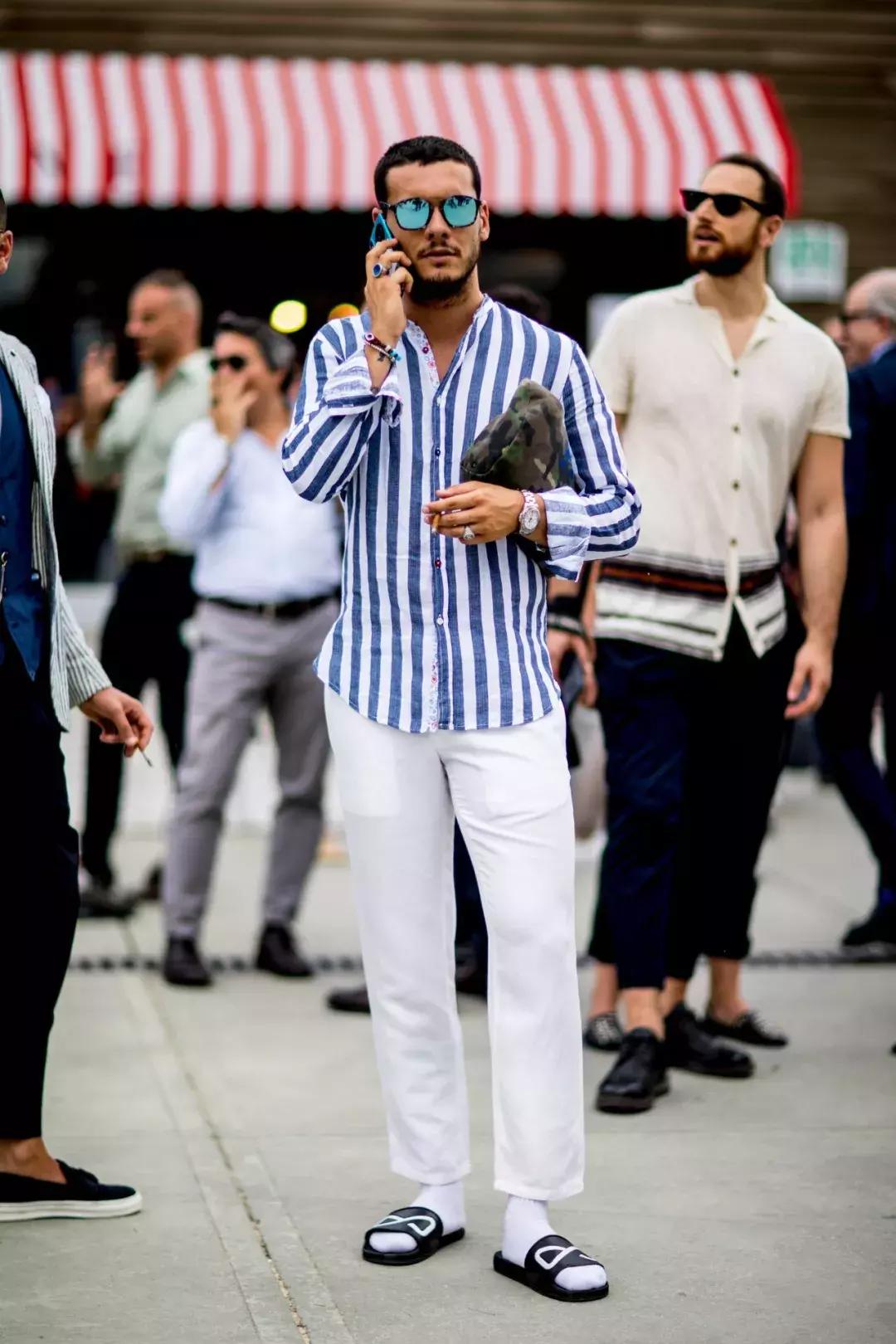 纯亚麻细布衬衫非常适合夏季穿着,白色亚麻衬衫又薄又透里面怎么穿