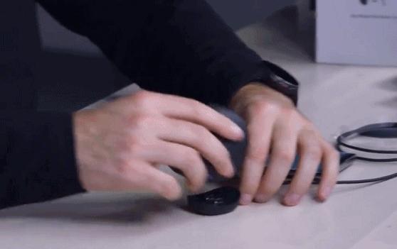 一个能当话筒的耳机,可以当翻译员的耳机