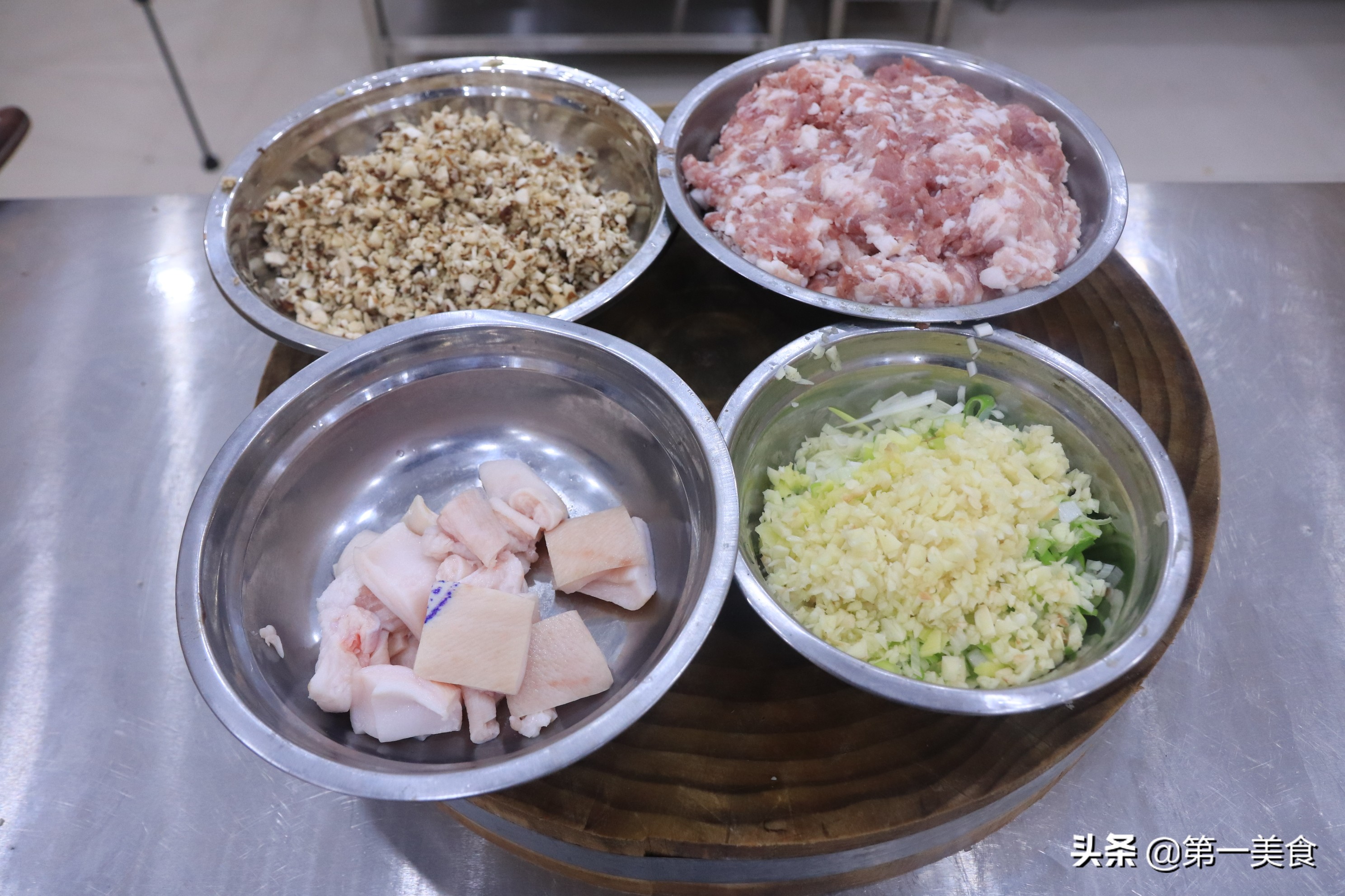 大师教你炸酱家常做法,黑色的炸酱酱汁怎么做