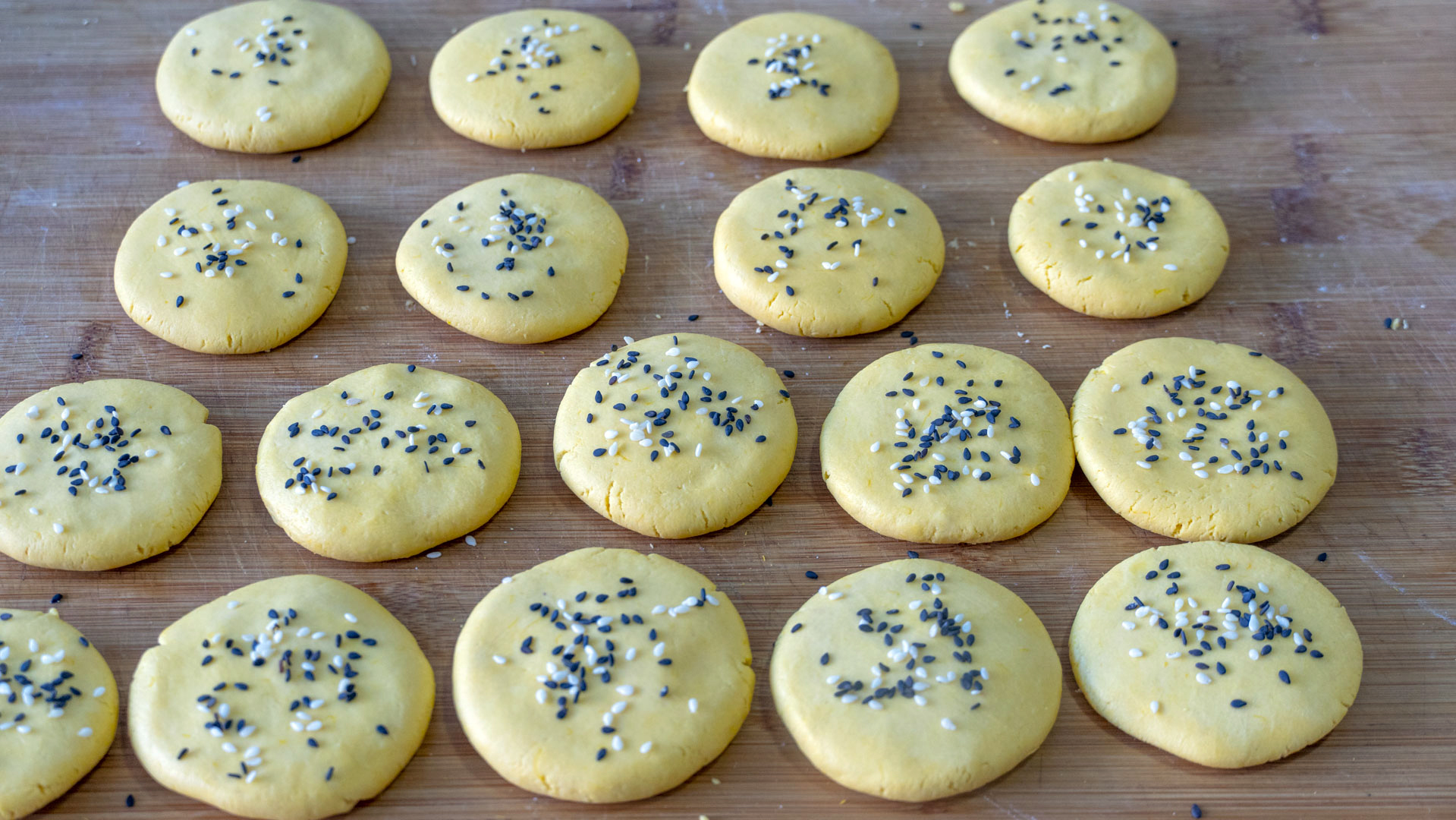 软糯香甜的南瓜饼超简单,好吃的南瓜饼老人孩子都抢着吃