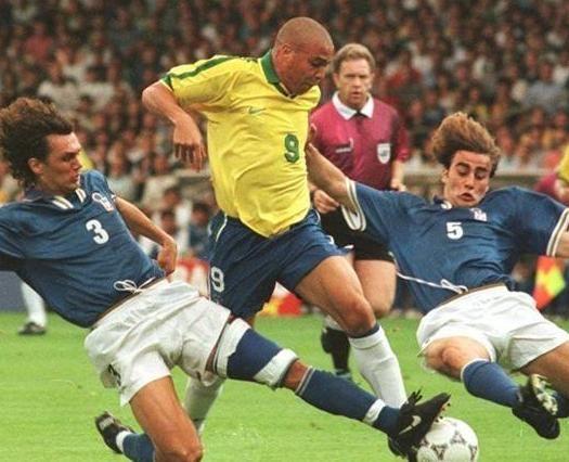 足坛十大黄金左脚第二名,天下足球十大黄金组合