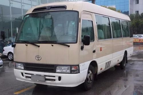 丰田最强的面包车考斯特,丰田考斯特23座中巴车驾驶体验