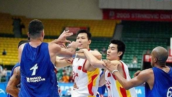 易建联脾气,易建联暴躁集锦