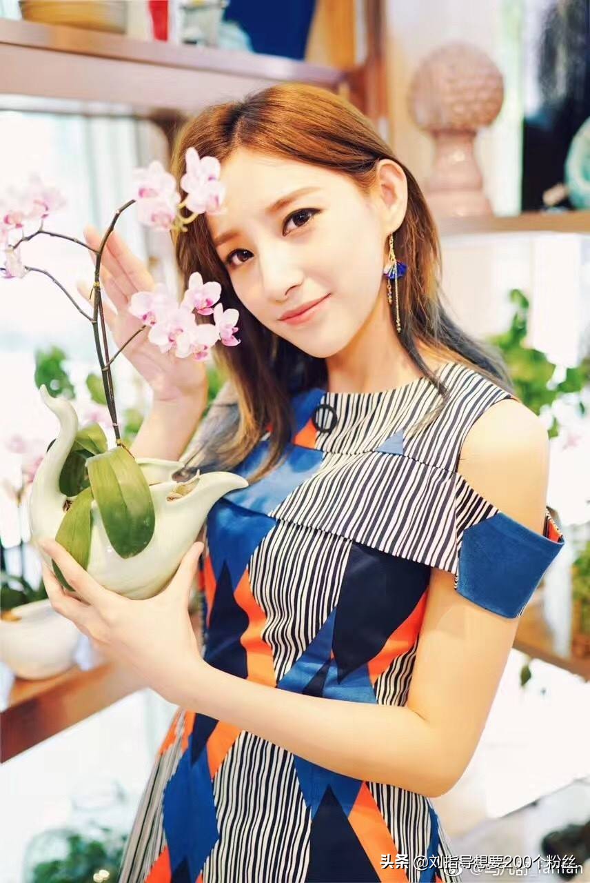 天下足球女主持人马舒凡,天下足球女主持人马凡舒漂亮