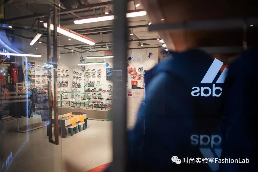 送对年终礼物是当代青年的社交核*器武**