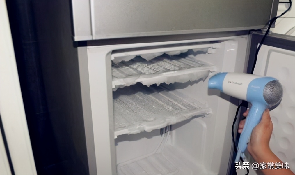 冰箱除冰用刀搞破了怎么办,冰箱除冰怎么不会流一地水