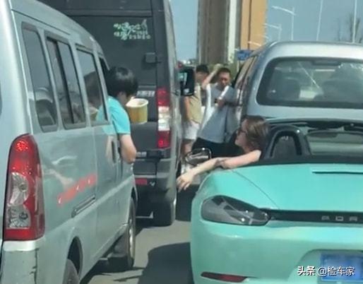 五菱宏光六年值多少钱,六万左右的五菱宏光s能砍价多少