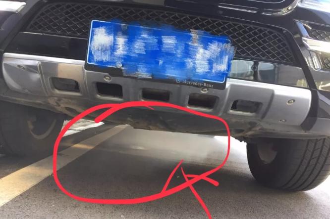 奔驰gl350柴油发动机缺机油,奔驰gl350发动机全部机油漏出来