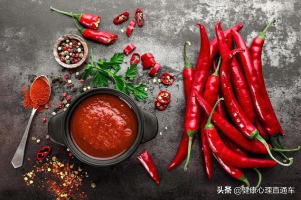 99岁女中医揭秘青春驻颜术,老中医怎样做驻颜术