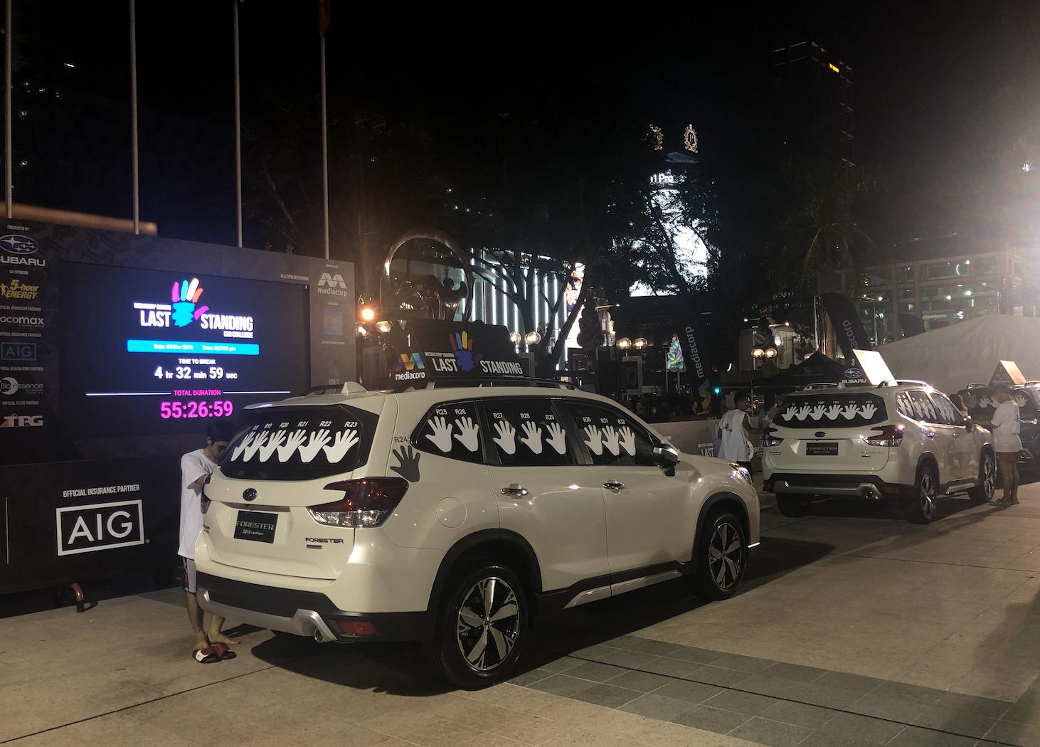 这个人把手摸在车上超过3天3夜赢了一辆车你觉得你行不？