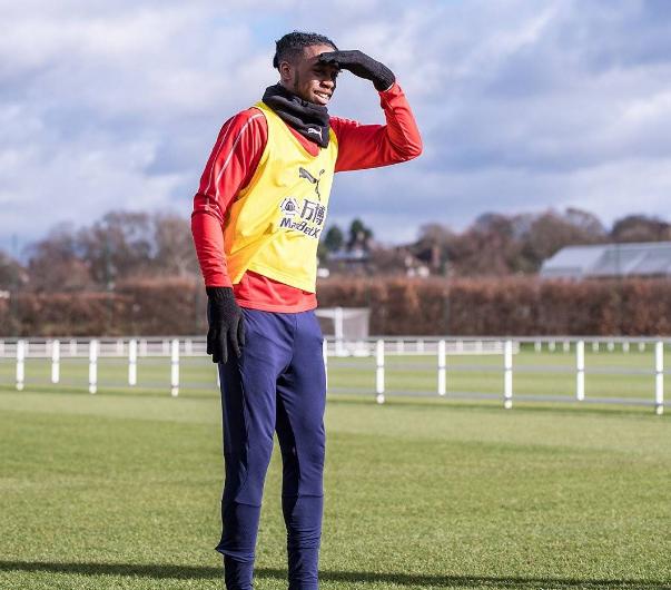 曼联球探报告:把英超边锋们防到怀疑人生,万比萨卡到底有多强?