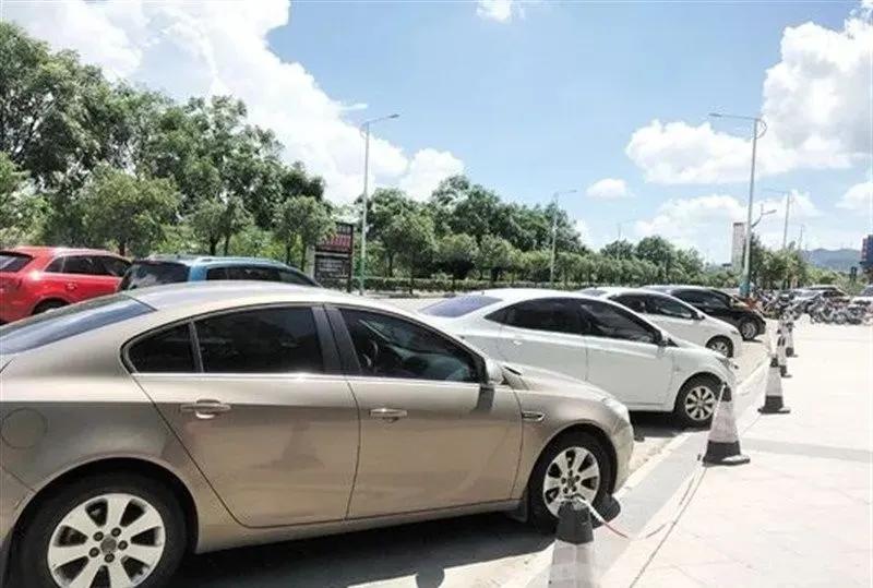 高温暴晒车有什么损坏,高温暴晒下的车