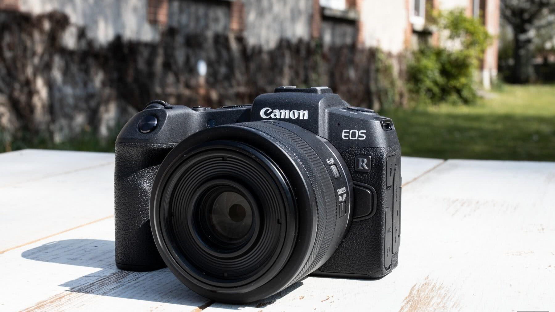 拍照更适合选尼康哪个型号,索尼佳能尼康微单哪个好