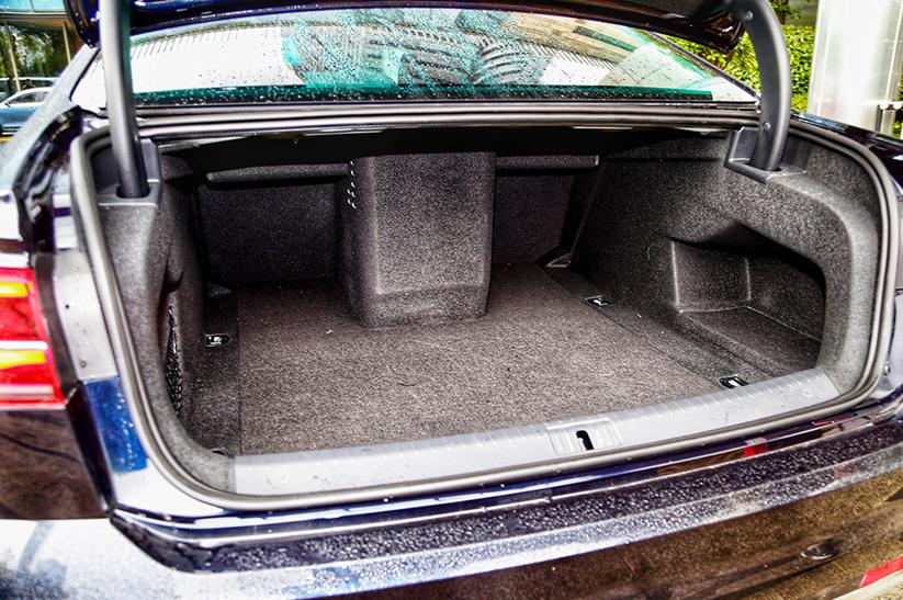 深度试驾大众新辉昂，内饰风格务实，乘坐空间和舒适性怎么样？