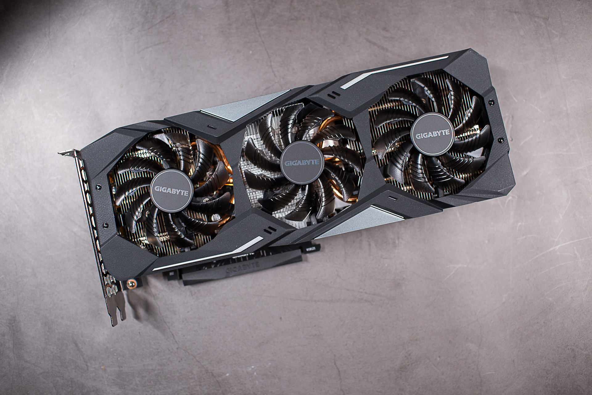 三风扇设计多输出接口的技嘉GTX1660SUPERGAMINGOC显卡实测