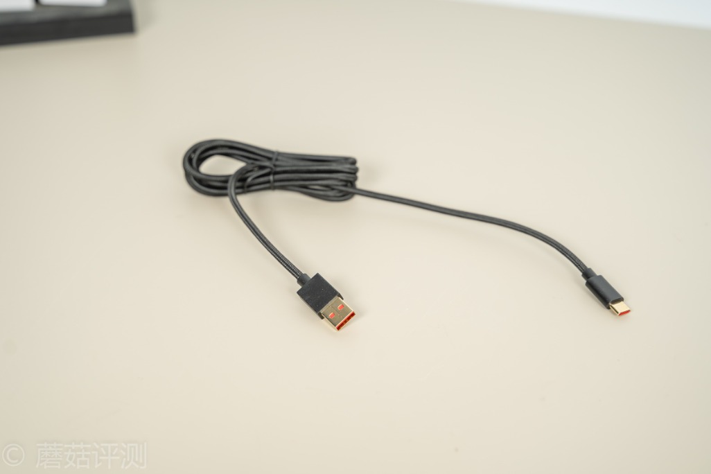 做工细腻手感超好,曜越g821多模电竞机械键盘