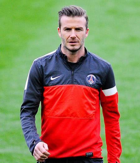 贝克汉姆光头滑跪庆祝,贝克汉姆剃光头后进球