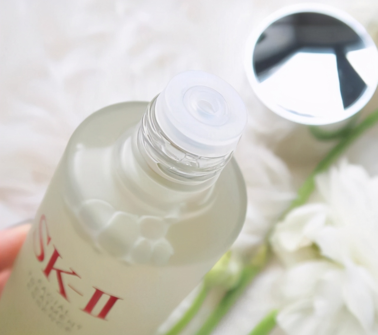 奥尔滨水乳和黛珂对比,黛珂和奥尔滨雪肌精哪个好