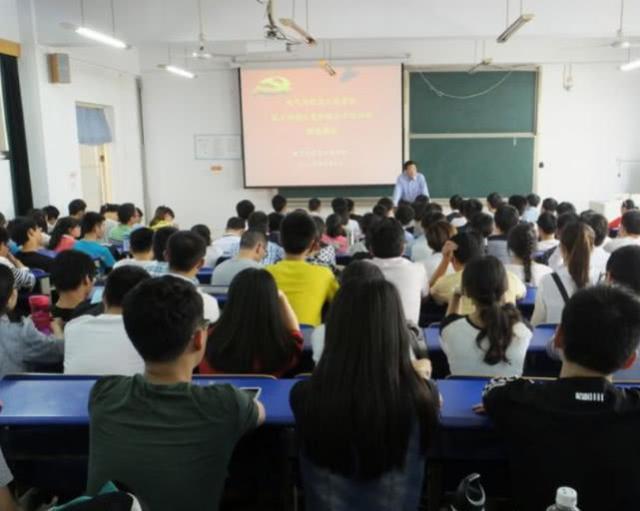 为什么进入大学后，一定要考过英语六级？都有哪些好处？