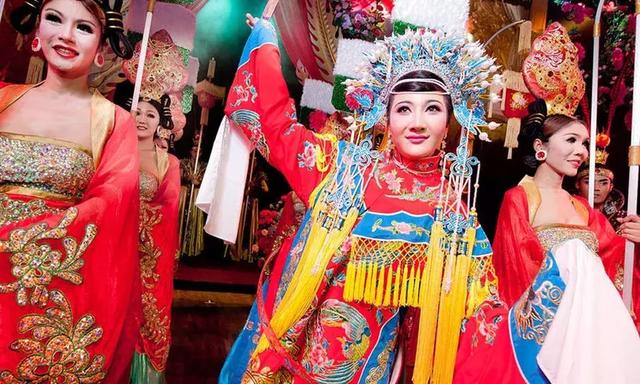 泰国泼水节搞笑事件,泰国泼水节最尴尬的场面