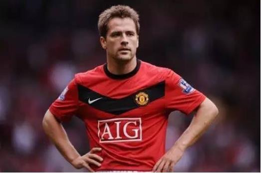 16年欧文捧起冠军奖杯,欧文新秀第几年夺冠