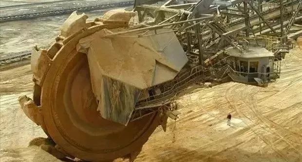 足以震惊世界的八个超级工程,世界十大巨无霸工程机械