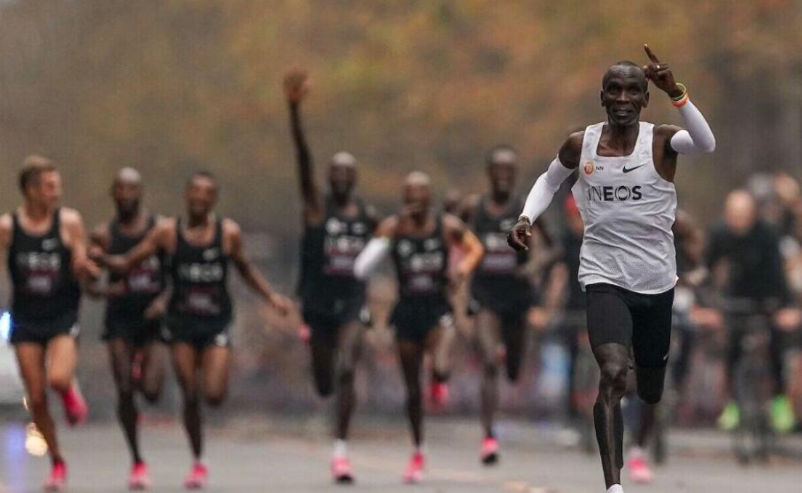 跑狐周记｜1:59:40基普乔格成功破2！Kosgei破女子世界纪录