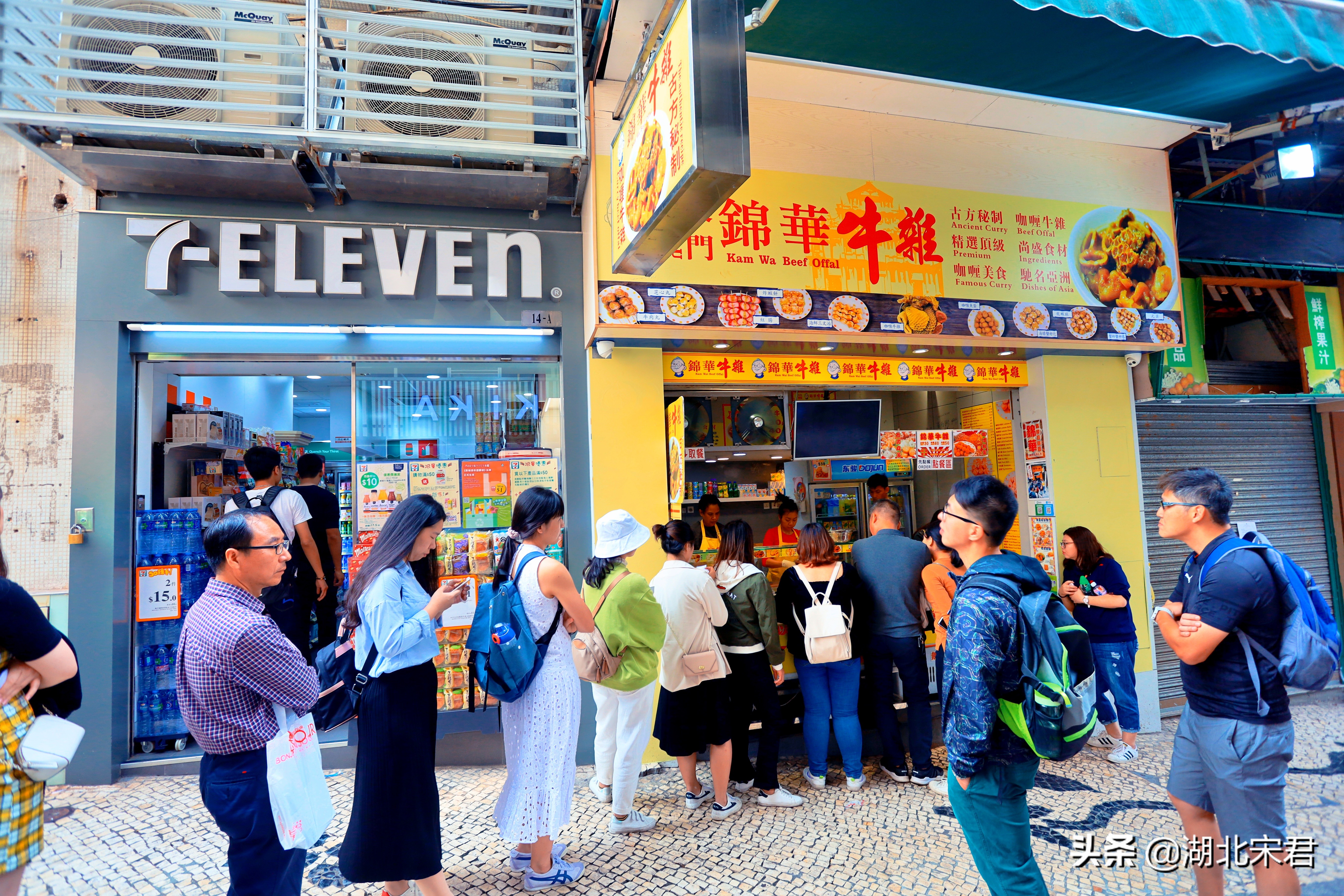 澳门街上也不见得多商业化但是就是喜欢在窄窄的街上走