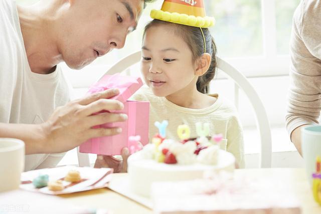 给小孩子准备礼物准备什么样的,给小孩子买什么样的礼物最好