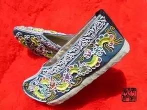 各种各样的手工绣花鞋,手工复古绣花鞋