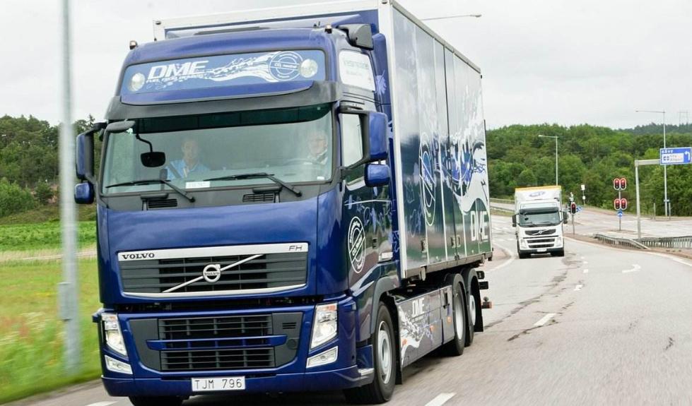 为啥美国重卡的排气向上设计,而国内重卡是朝下的呢?