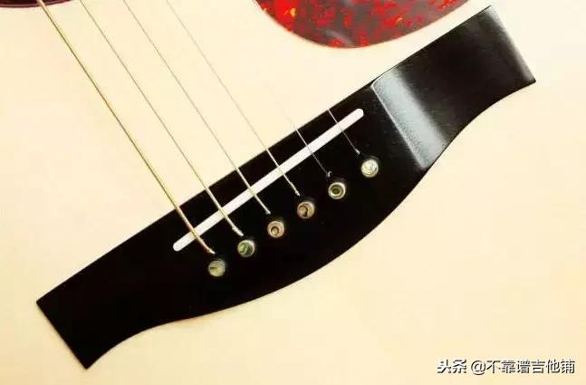 新手吉他面板是单板的,吉他面板上几个调的分布