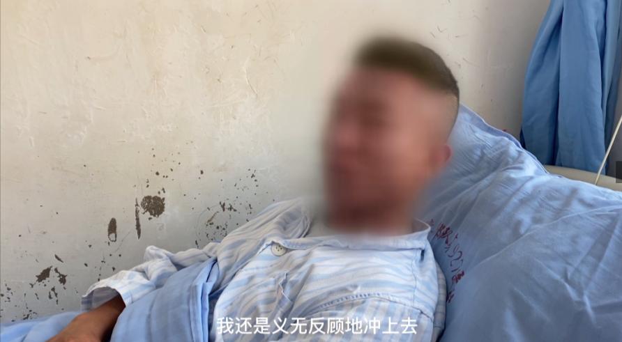 隔着屏幕都疼！抓捕“蛇头”过程中，他被咬断手指