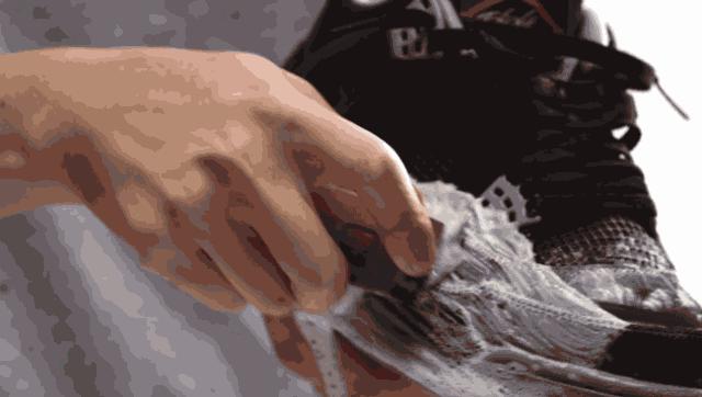 球鞋表面脏了怎么清理,球鞋脏了怎么修复