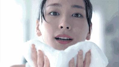 喷一喷，黑头油脂自动溶解！日本爆款清洁喷雾还你一个嫩*b嫩**aby肌！