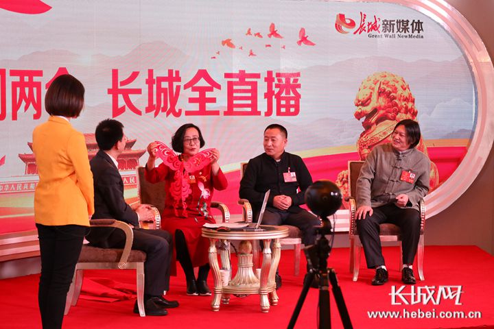 高举旗帜开创中国梦,高举旗帜铸忠诚砥砺奋进开新局