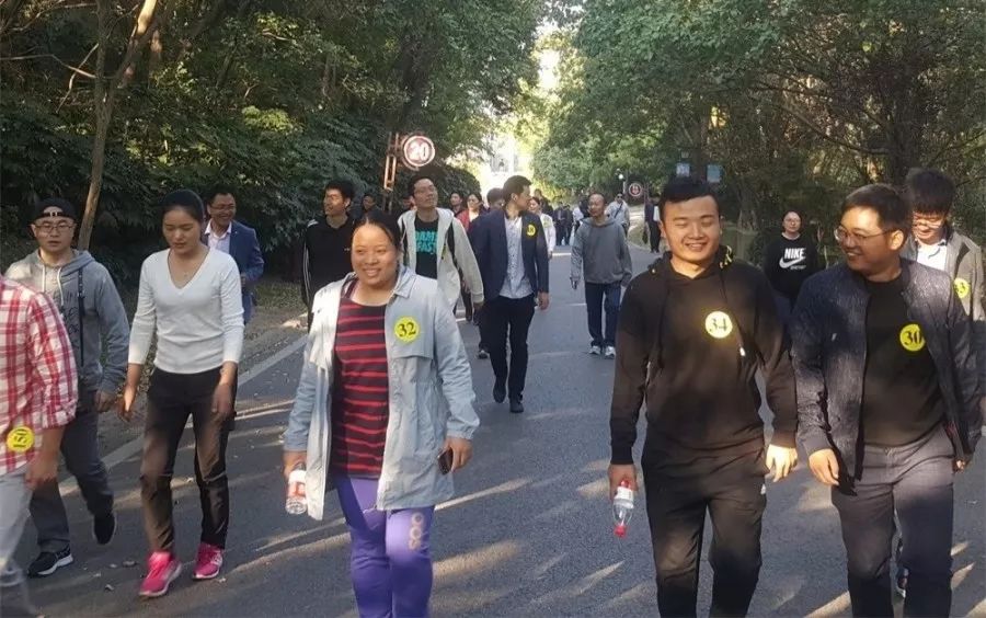 听见江宁｜江宁开发区新型研发机构摆摊“吆喝”创新产品！